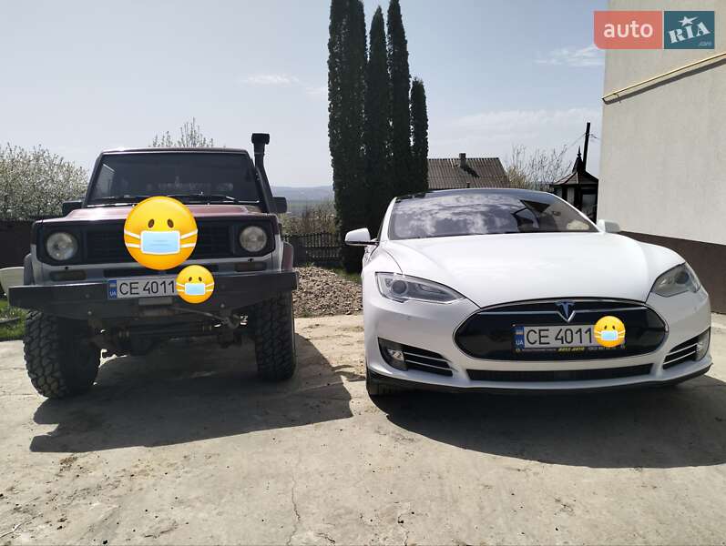 Ліфтбек Tesla Model S 2016 в Чернівцях