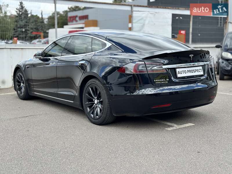 Лифтбек Tesla Model S 2017 в Кривом Роге