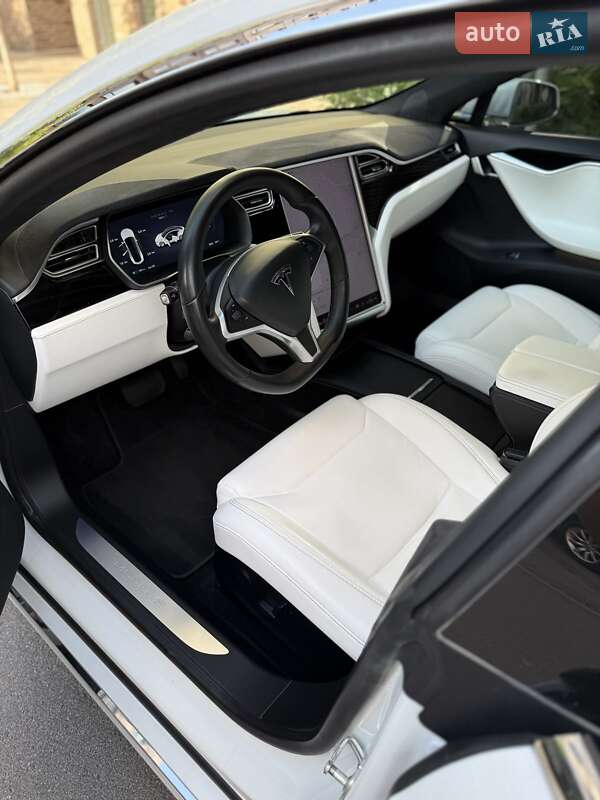 Лифтбек Tesla Model S 2017 в Киеве