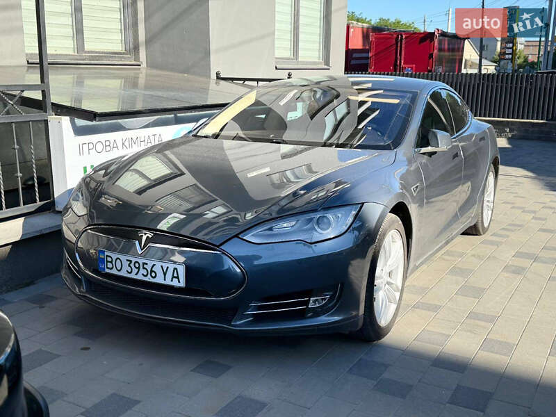 Ліфтбек Tesla Model S 2014 в Тернополі