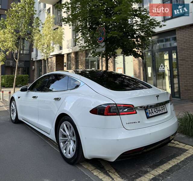 Лифтбек Tesla Model S 2017 в Киеве