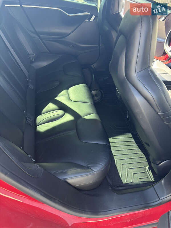 Лифтбек Tesla Model S 2016 в Львове