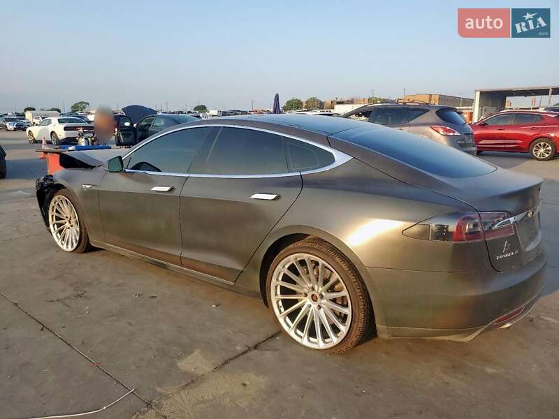 Ліфтбек Tesla Model S 2014 в 