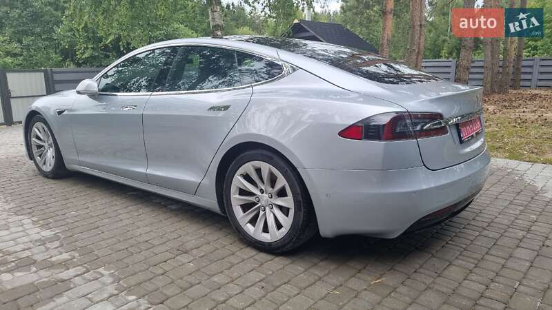 Лифтбек Tesla Model S 2016 в Луцке
