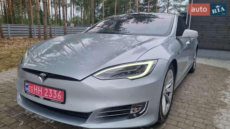 Лифтбек Tesla Model S 2016 в Луцке