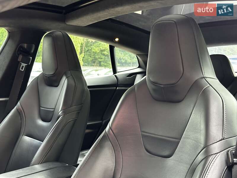 Лифтбек Tesla Model S 2016 в Киеве