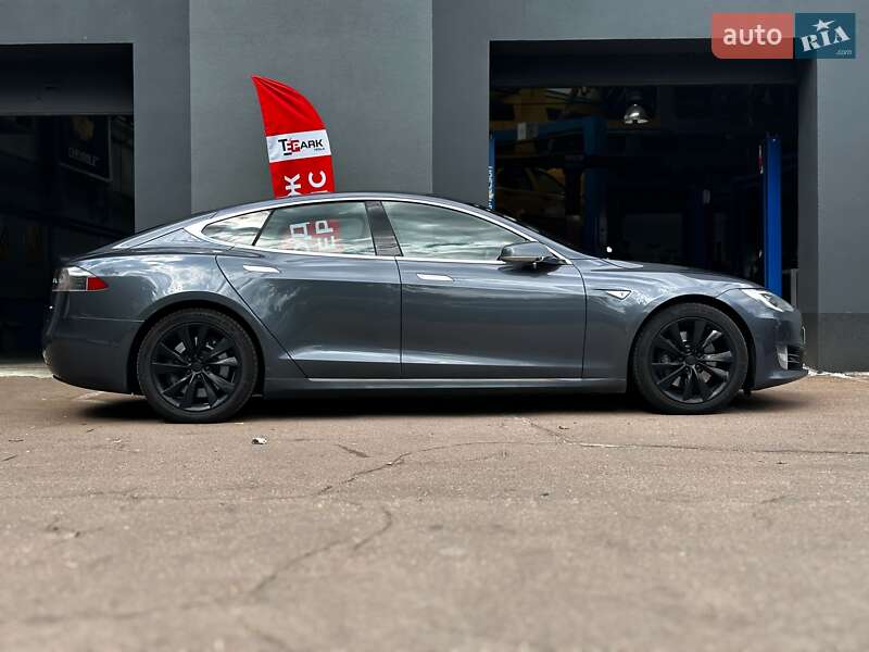 Лифтбек Tesla Model S 2016 в Киеве