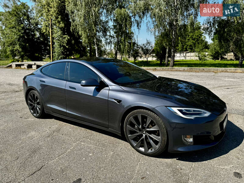 Лифтбек Tesla Model S 2020 в Киеве