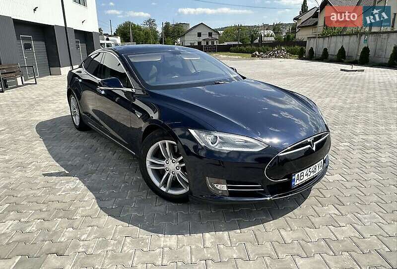 Лифтбек Tesla Model S 2013 в Львове