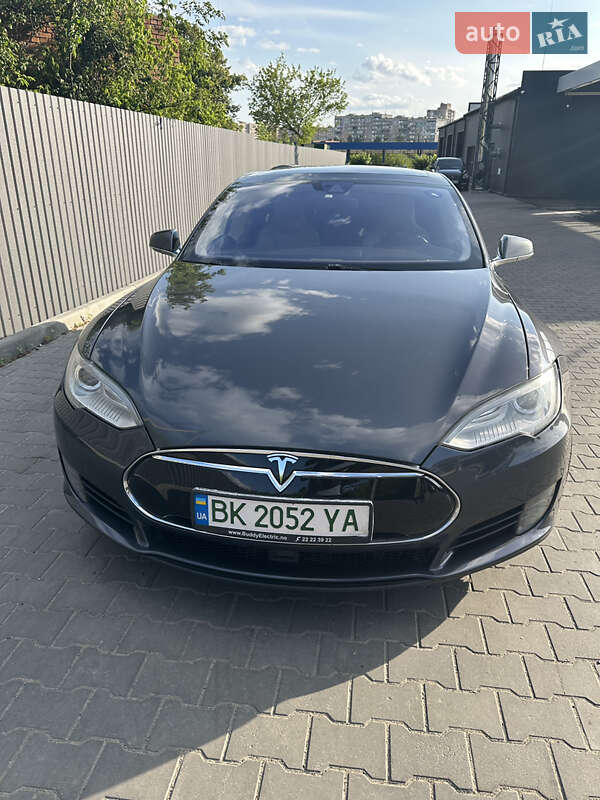 Лифтбек Tesla Model S 2016 в Полтаве фото 12 Лифтбек Tesla Model S 2016 в Полтаве