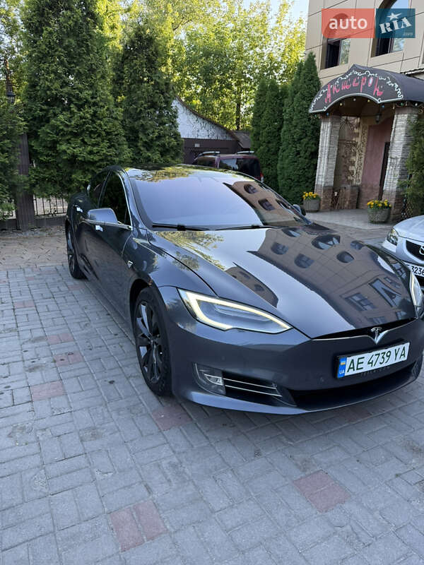 Лифтбек Tesla Model S 2018 в Днепре