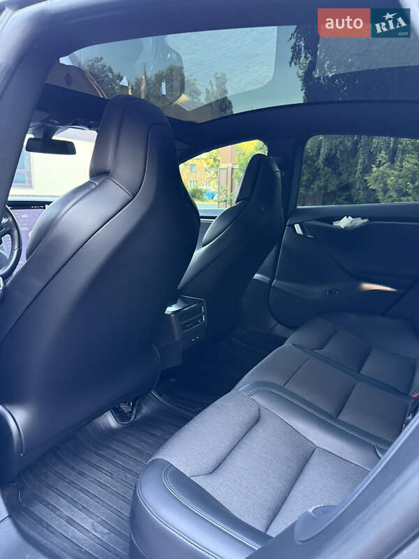 Лифтбек Tesla Model S 2018 в Днепре