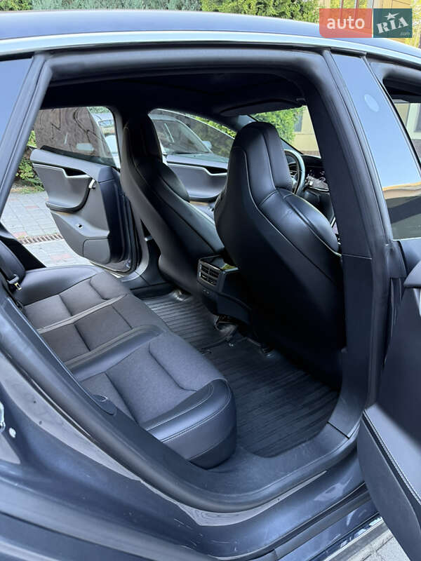 Лифтбек Tesla Model S 2018 в Днепре
