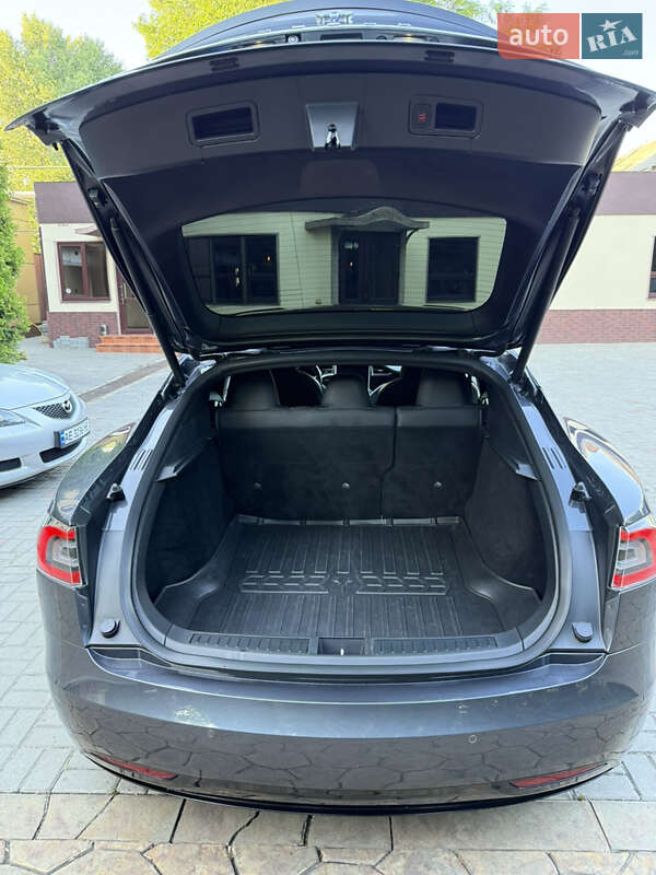 Лифтбек Tesla Model S 2018 в Днепре