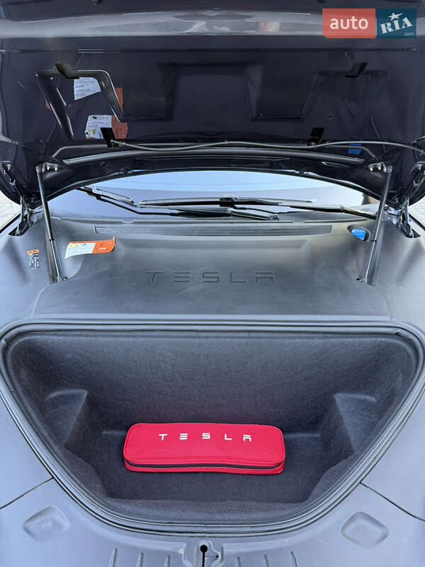 Лифтбек Tesla Model S 2018 в Днепре
