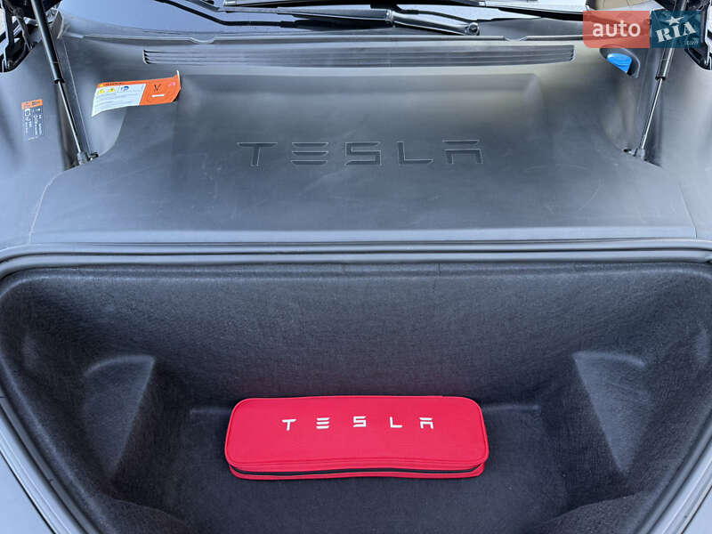 Лифтбек Tesla Model S 2018 в Днепре