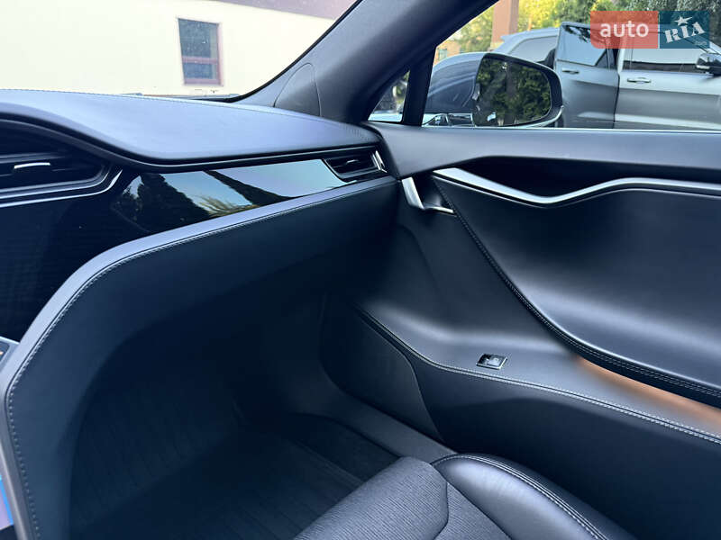 Лифтбек Tesla Model S 2018 в Днепре