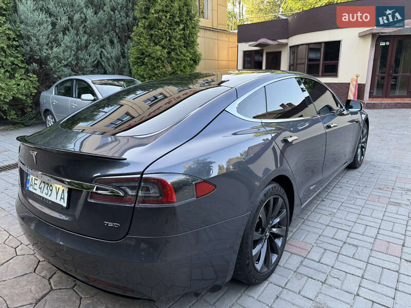 Лифтбек Tesla Model S 2018 в Днепре