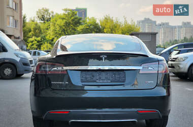 Лифтбек Tesla Model S 2014 в 