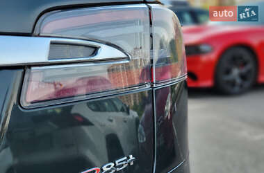 Лифтбек Tesla Model S 2014 в 