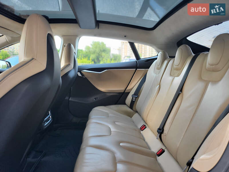 Лифтбек Tesla Model S 2014 в Киеве