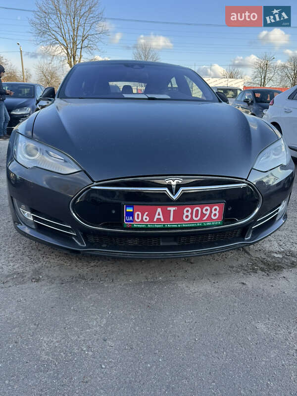 Tesla Model S 2015