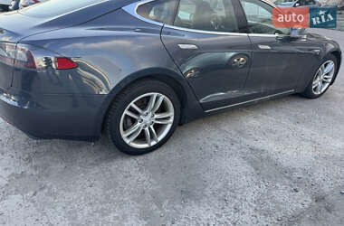 Лифтбек Tesla Model S 2015 в 