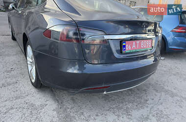 Лифтбек Tesla Model S 2015 в 