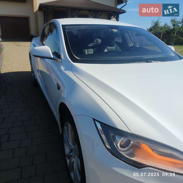 Лифтбек Tesla Model S 2014 в Новояворовске
