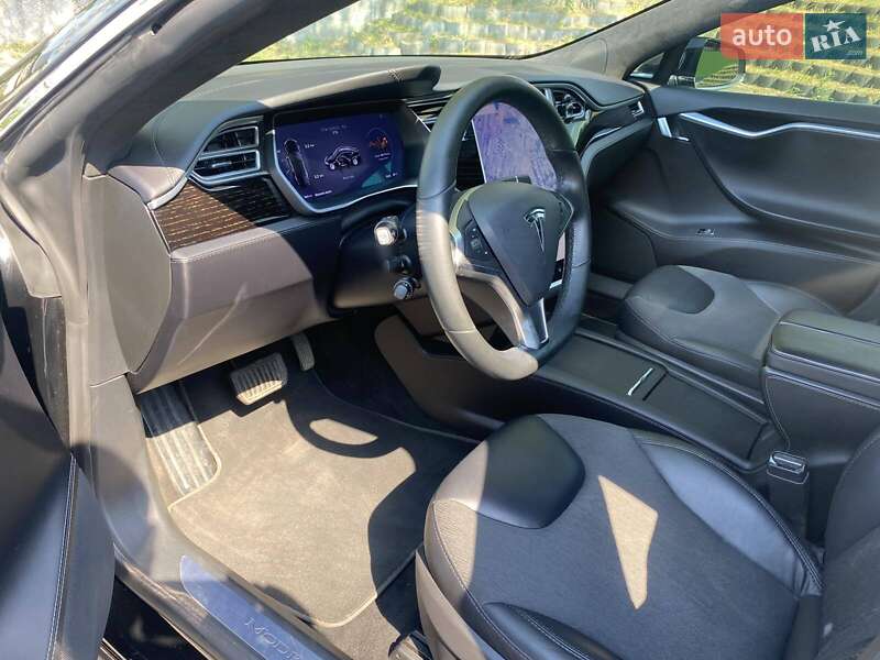 Лифтбек Tesla Model S 2016 в Киеве