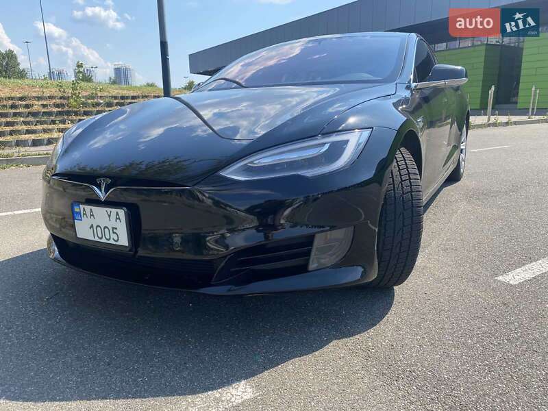 Лифтбек Tesla Model S 2016 в Киеве