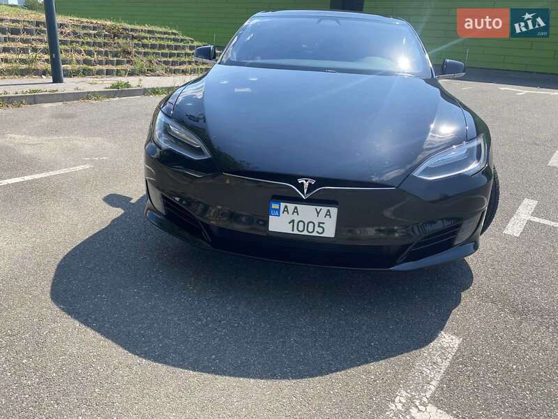 Лифтбек Tesla Model S 2016 в Киеве