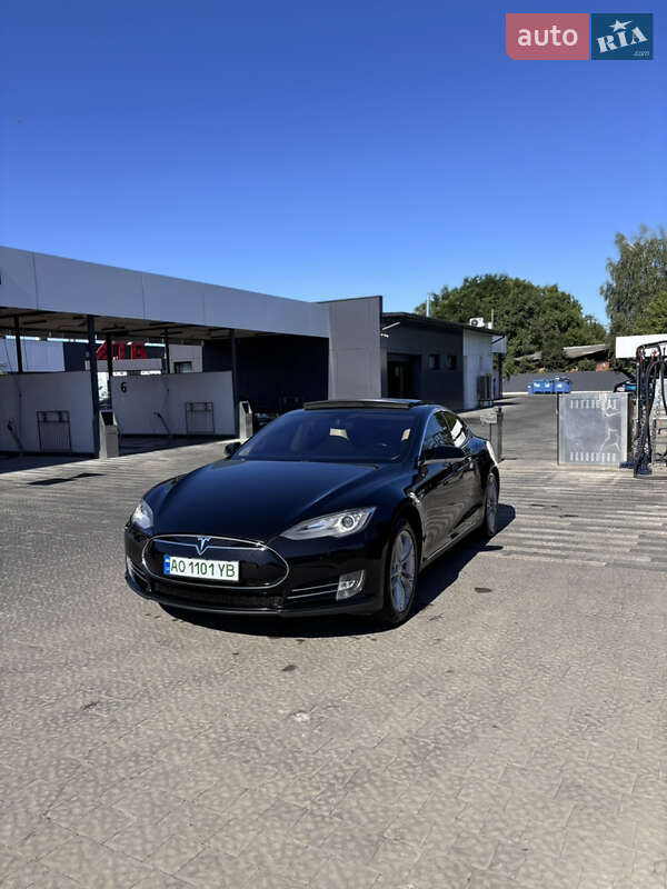 Лифтбек Tesla Model S 2014 в Ужгороде