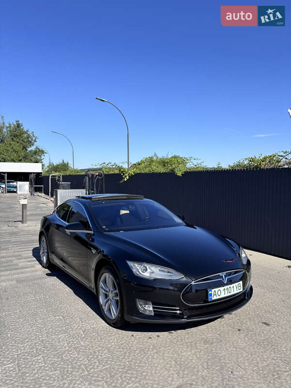Лифтбек Tesla Model S 2014 в Ужгороде
