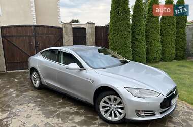 Лифтбек Tesla Model S 2015 в 