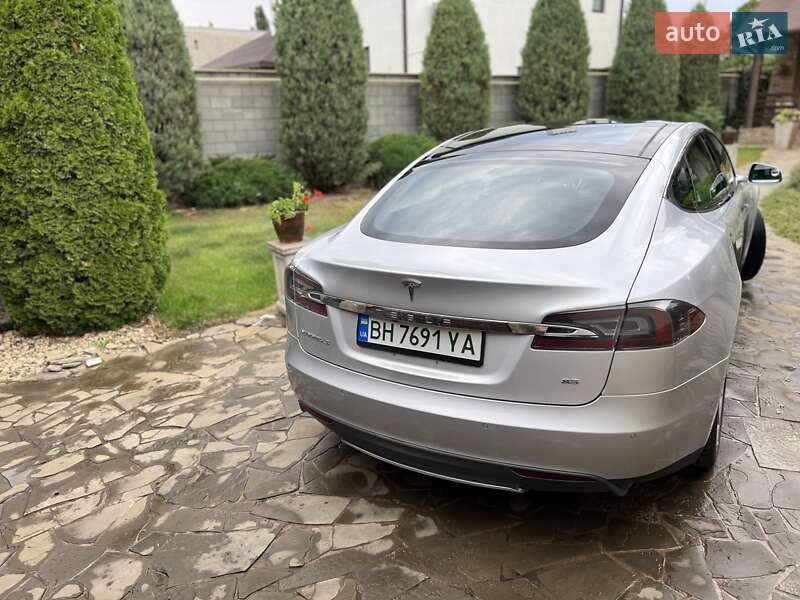 Лифтбек Tesla Model S 2015 в Одессе