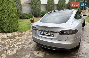 Лифтбек Tesla Model S 2015 в 