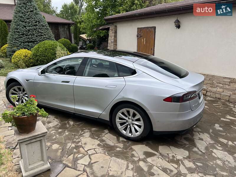 Лифтбек Tesla Model S 2015 в Одессе