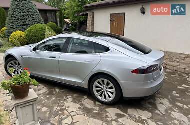 Лифтбек Tesla Model S 2015 в 