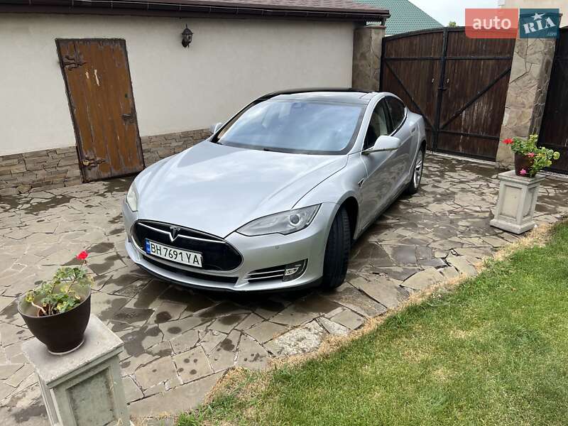 Лифтбек Tesla Model S 2015 в Одессе