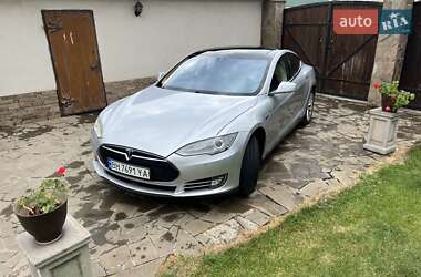 Лифтбек Tesla Model S 2015 в 