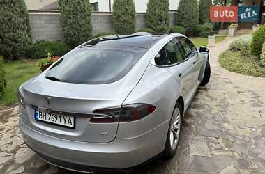 Лифтбек Tesla Model S 2015 в 