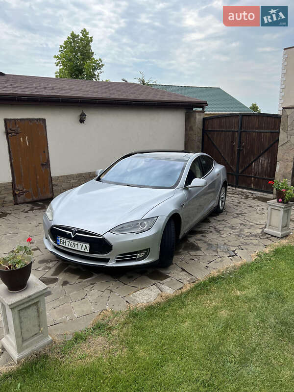 Лифтбек Tesla Model S 2015 в Одессе