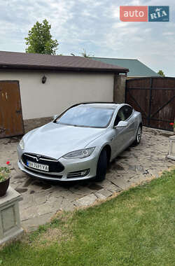 Лифтбек Tesla Model S 2015 в 
