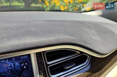 Лифтбек Tesla Model S 2016 в 