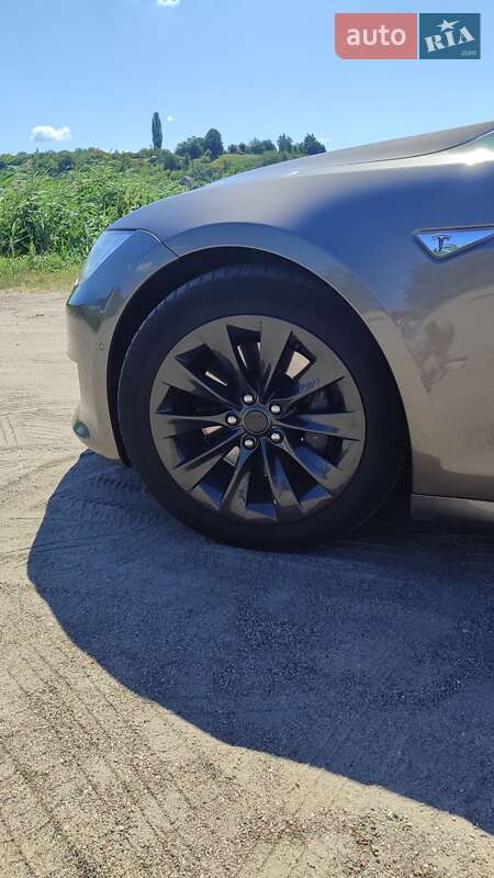 Лифтбек Tesla Model S 2016 в Кагарлыке