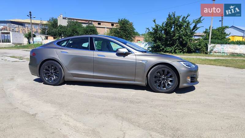 Лифтбек Tesla Model S 2016 в Кагарлыке