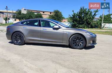 Лифтбек Tesla Model S 2016 в 