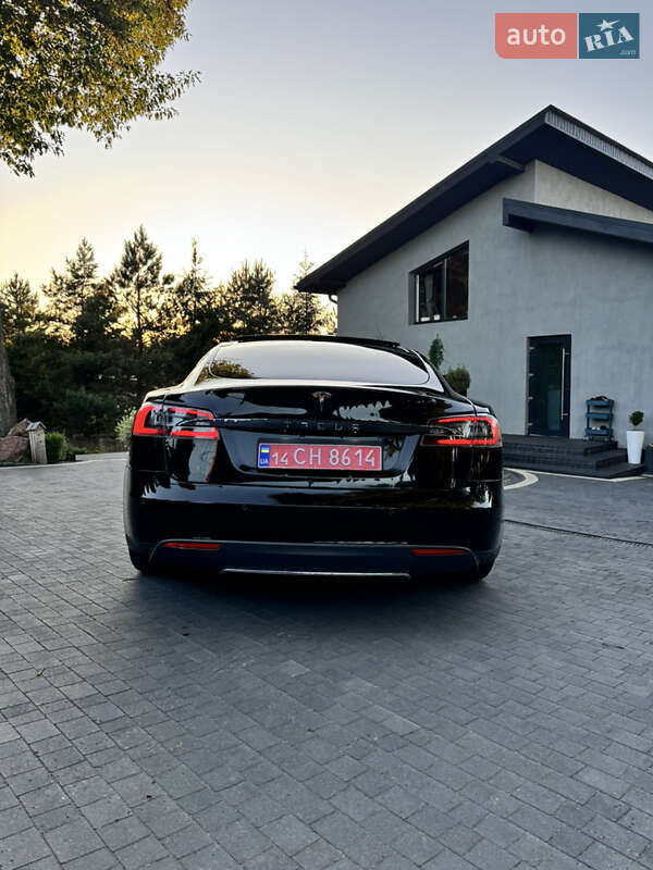 Лифтбек Tesla Model S 2015 в Луцке