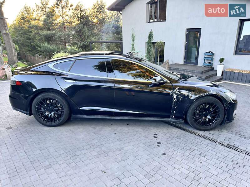 Лифтбек Tesla Model S 2015 в Луцке